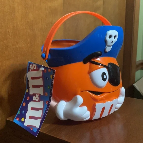 Mars~M&M Pirate Halloween Candy Bucket (1999) - Picture 2 of 9